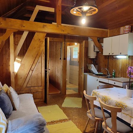 Beehive Cabin On A Farm 라도블리차 외부 사진