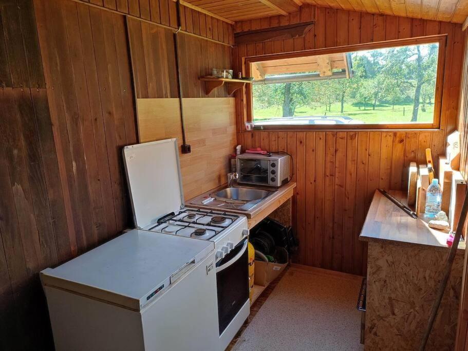 Beehive Cabin On A Farm 라도블리차 외부 사진