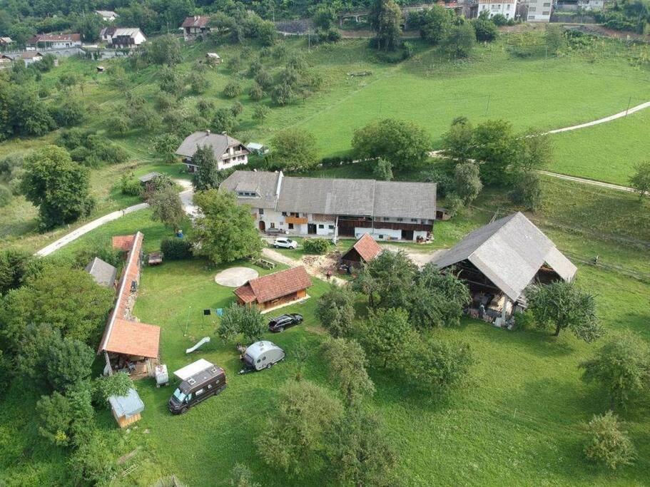 Beehive Cabin On A Farm 라도블리차 외부 사진