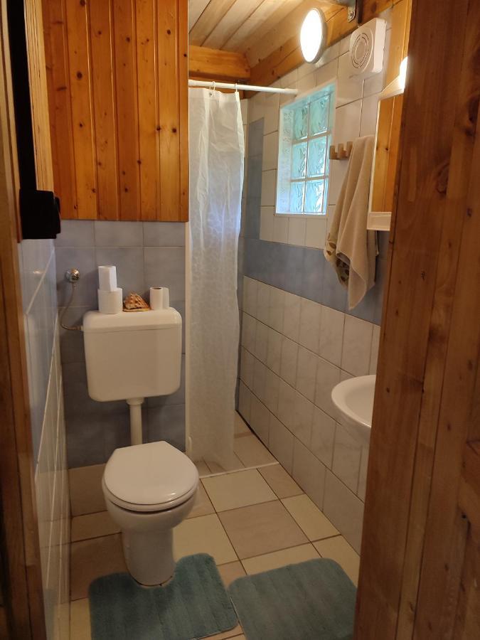 Beehive Cabin On A Farm 라도블리차 외부 사진