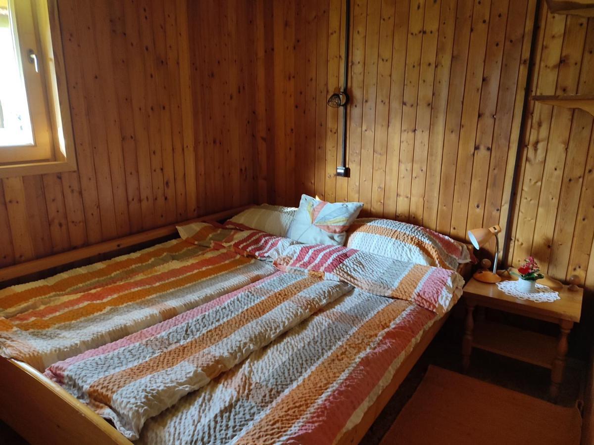 Beehive Cabin On A Farm 라도블리차 외부 사진