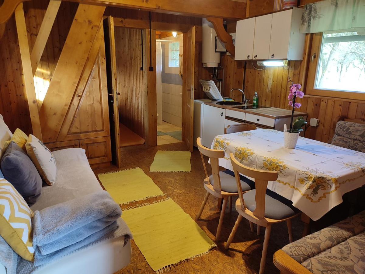 Beehive Cabin On A Farm 라도블리차 외부 사진